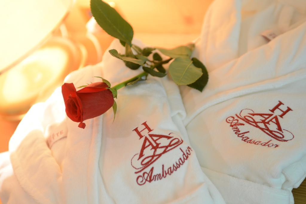 Hotel Ambassador Levico Terme Kültér fotó