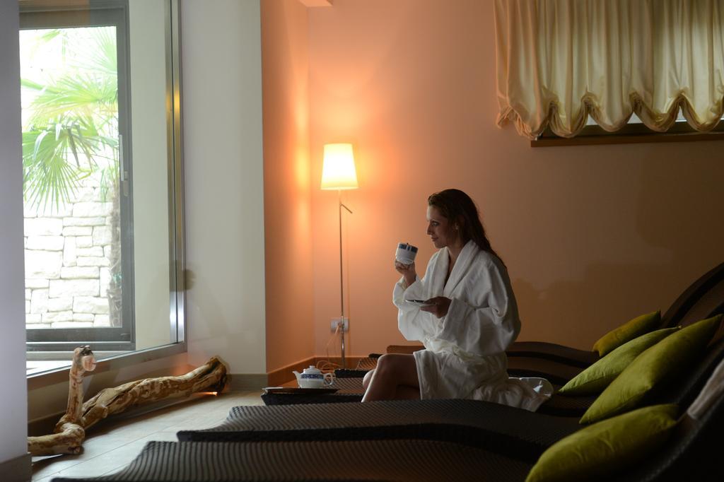 Hotel Ambassador Levico Terme Kültér fotó
