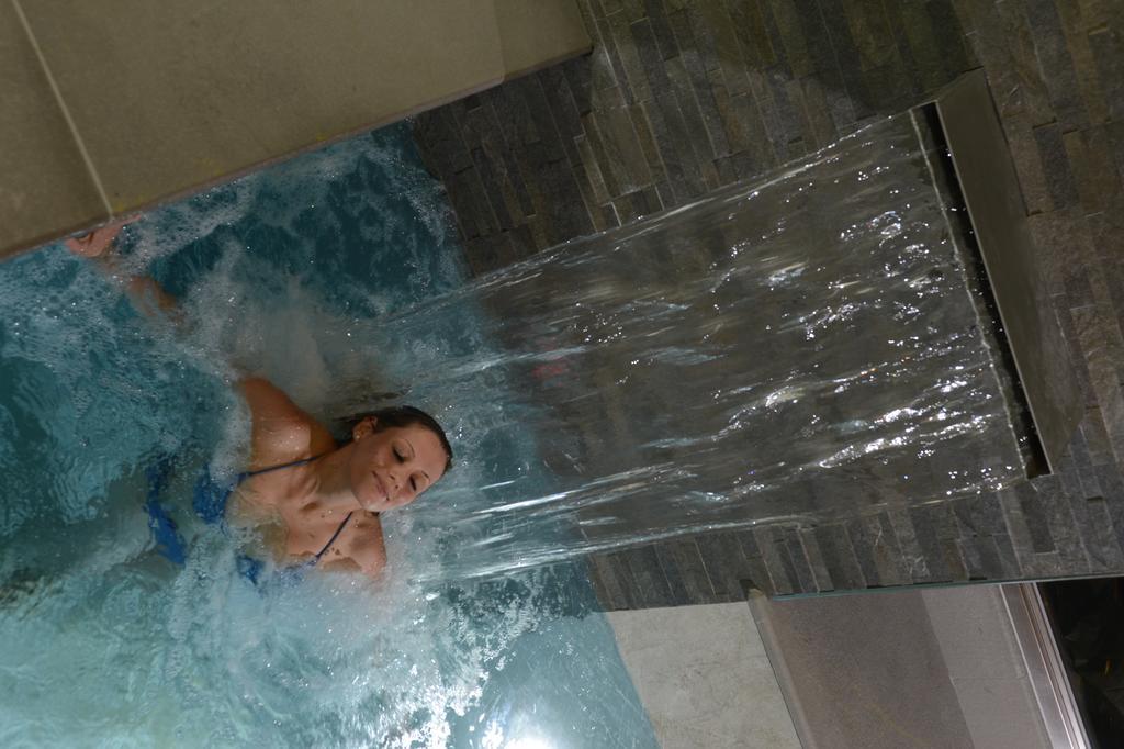 Hotel Ambassador Levico Terme Kültér fotó