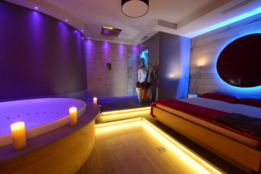 Hotel Ambassador Levico Terme Kültér fotó