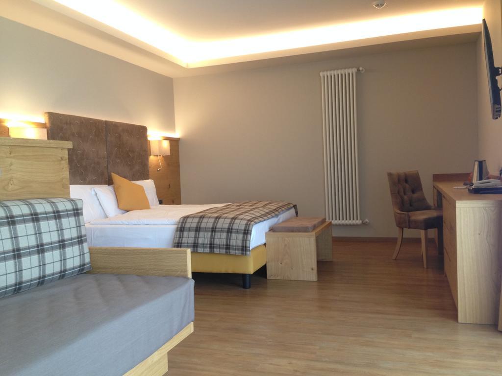 Hotel Ambassador Levico Terme Kültér fotó