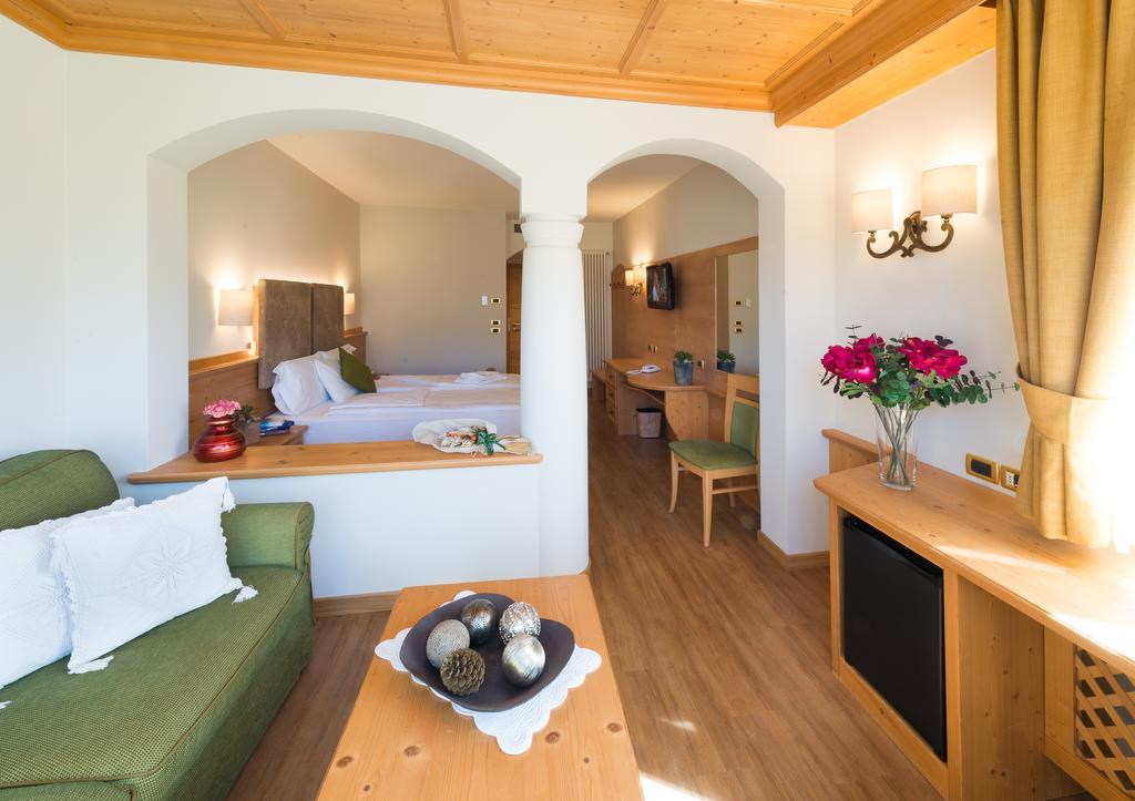 Hotel Ambassador Levico Terme Kültér fotó