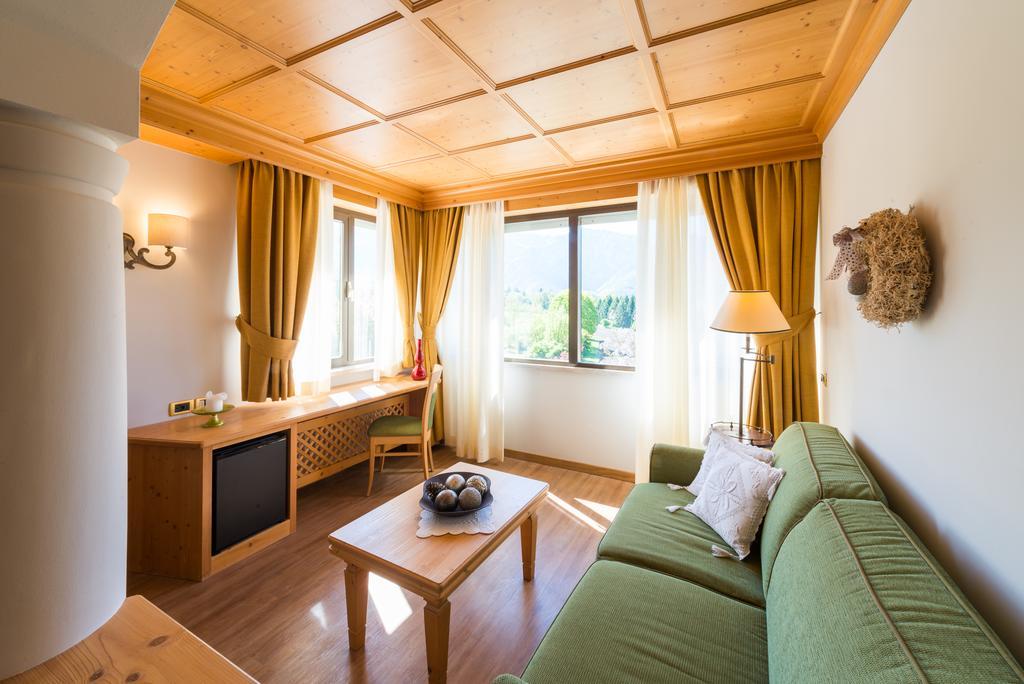 Hotel Ambassador Levico Terme Kültér fotó