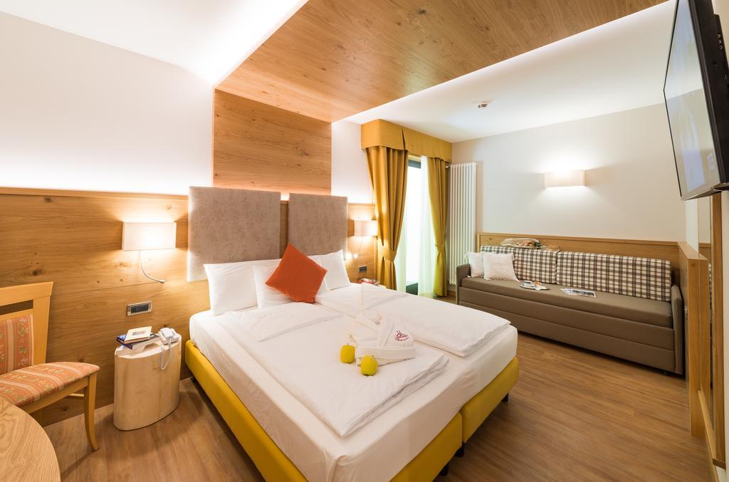 Hotel Ambassador Levico Terme Kültér fotó