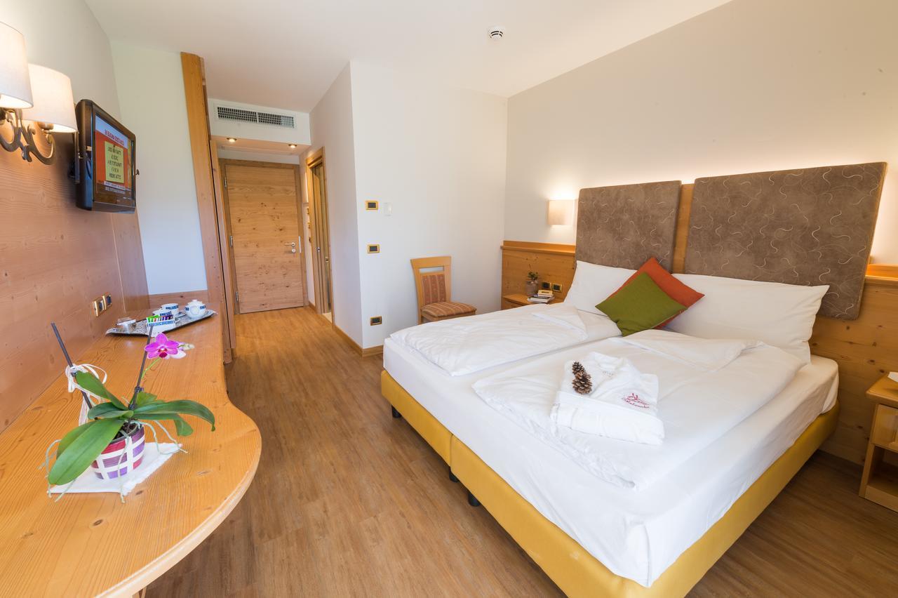 Hotel Ambassador Levico Terme Kültér fotó