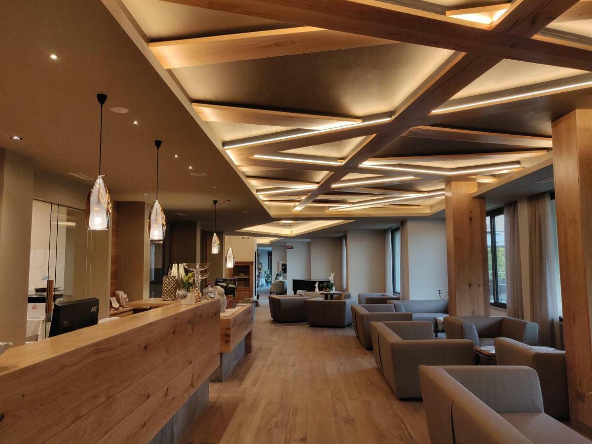 Hotel Ambassador Levico Terme Kültér fotó
