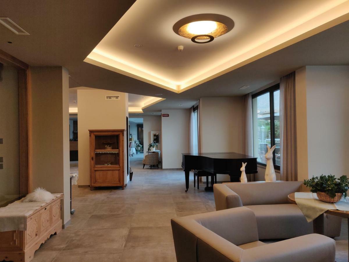 Hotel Ambassador Levico Terme Kültér fotó